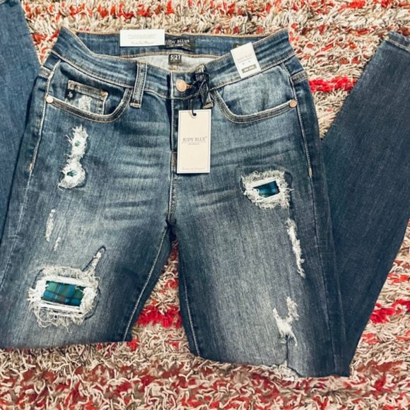 JUDY BLUE LOS ANGELES MID RISE BLUE FLANNEL PATCH STRETCH JEANS - Picture 2 of 10